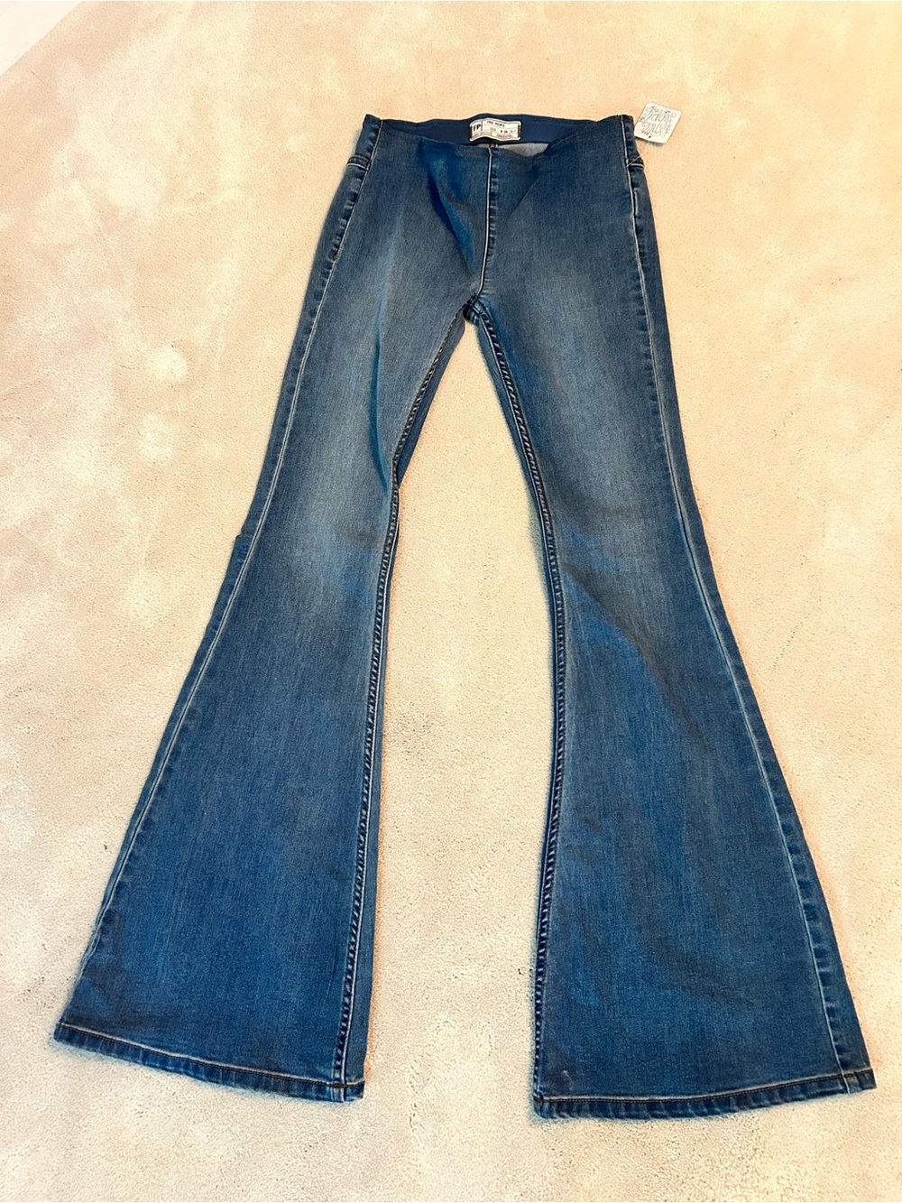 Free People pull on stretch flare jeans 26 Short